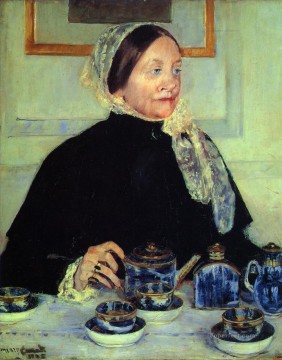 メアリー・カサット Painting - ティーテーブルの貴婦人の母親たち メアリー・カサット